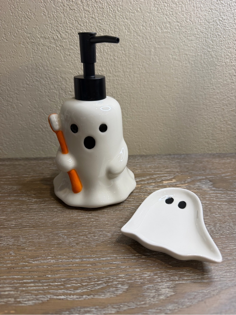 New Target Bullseye Halloween Ghost with toothbrush Soap Pump & Trinket Tray
